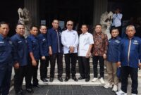 Poto: Ketua PWI Pusat Munir bersama Ketua PWI Lanpung, Dewan Penasehat, dan pengurus yang hadir di momen Pelantikan. ( lim)