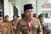 Bupati Lampung Selatan Radityo Egi Pratama, tengah diwawancarai usai melepas pramuka koncab jambore dareah