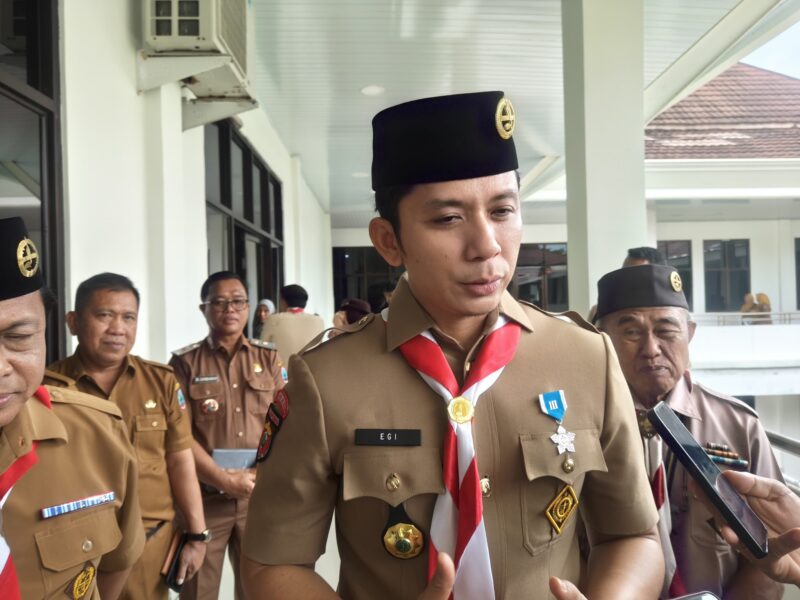 Bupati Lampung Selatan Radityo Egi Pratama, tengah diwawancarai usai melepas pramuka koncab jambore dareah