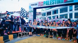 Wulan Sari, melepas ratusan peserta Charity Run For Palestina (Dok Diskominfo Provinsi Lampung).