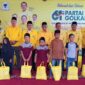 Pengurus Partai Golkar Lampung Selatan foto bersama warga yang diberikan santunan dalam peringatan Hut Partai Golkar Ke-61. (Foto.Ist)