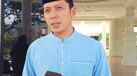 Bupati Lampung Selatan Radityo Egi Pratama saat diwawancarai di depan Kantornya, Rabu, 22 Oktober 2025. (Foto.Juwantoro)