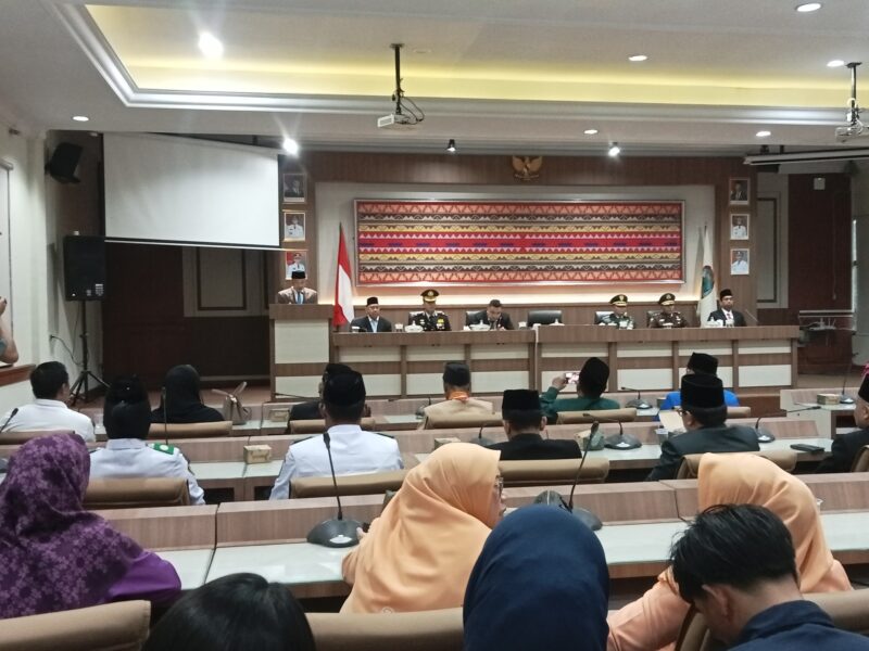 Wakil Bupati Lampung Selatan M.Syaiful Anwar tengah memberikan amanat dalam peringataj Hari Sumpah Pemuda Ke-97. (Foto.Juwantoro)