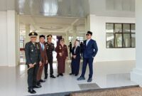 Bupati Lampung Selatan Radityo Egi Pratama didampingi Wakil Bupati Lamsel M.Syaiful Anwar serta Forkopimda Lamsel tengah melihat taman di tengah kantor Bupati setempat, usai upacara Hari Kesaktian Pancasila. (Foto.Juwantoro)
