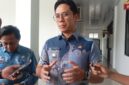 Bupati Lampung Selatan Radityo Egi Pratama tengah diwawancarai terkait tes urine yang dilakukan BNN Lamsel, Jumat, 3 Oktober 2025. (Foto.Juwantoro)