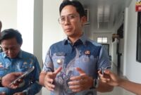 Bupati Lampung Selatan Radityo Egi Pratama tengah diwawancarai terkait tes urine yang dilakukan BNN Lamsel, Jumat, 3 Oktober 2025. (Foto.Juwantoro)