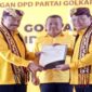 Poto: Penyerahan Sertifikat Kantor Golkar kepada Plt Ketua Golkar Bandarlampung, Riza Mirhadi, ( dok Partai Golkar Bandar Lampung).