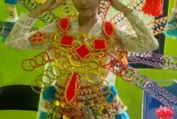 Peserta Pawai gunakan kosum dari barang bekas yang mewah dan unik. (Foto.Ist)