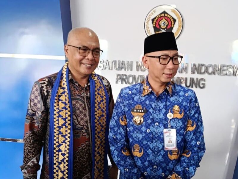 Ketua PWI Pusat Munir Bersama Gubernur Lampung Rahmat Mirzani Djausal 