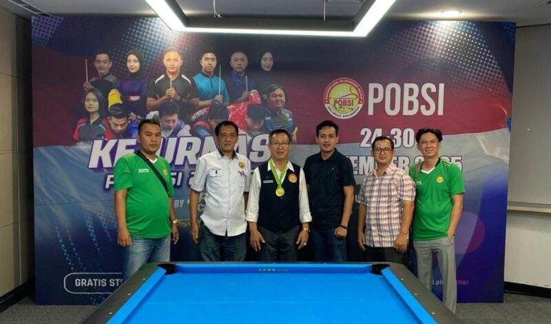  Foto: Suldin (Rompi Hitam) peraih medali emas untuk kontingen POBSI Lampung di Kejurnas POBSI 2025.
