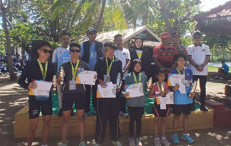 Poto: Kadispora Lamsel poto bersama para pemenang lomba ( poto Zulian).