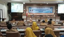 Sekdakab Lampung Selatan Supriyanto buka kegiatan sosialisasi Akses Keuangan, Product Matching dan Literasi Keuangan Pasar Modal, Senin, 24 November 2025. (Foto.Juwantoro)