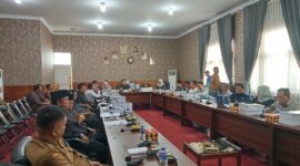 Badan Anggaran DPRD Lampung Selatan bahas anggaran dengan Tim Anggaran Pemerintah Daerah (TAPD), Senin, 2025. (Foto.Juwantoro)