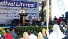 Bupati Lampung Selatan Radityo Egi Pratama membuka Festival Literasi, Rabu, 26 November 2025. (Foto.Juwantoro)