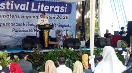 Bupati Lampung Selatan Radityo Egi Pratama membuka Festival Literasi, Rabu, 26 November 2025. (Foto.Juwantoro)
