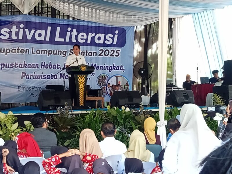 Bupati Lampung Selatan Radityo Egi Pratama membuka Festival Literasi, Rabu, 26 November 2025. (Foto.Juwantoro)
