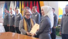 Poto: Purnama Wulan Sari saat dikukuhkan sebagai Ketua FGI Lampung.