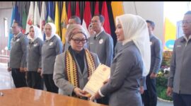 Poto: Purnama Wulan Sari  saat dikukuhkan sebagai Ketua FGI Lampung.