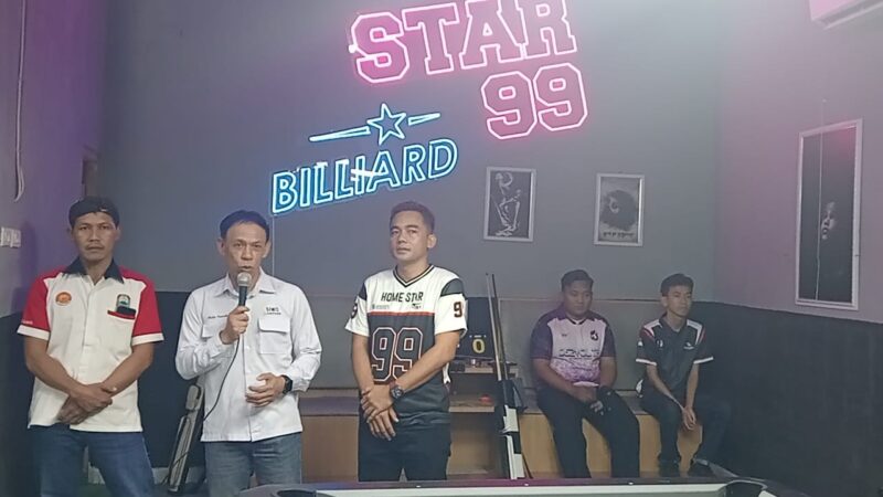 Ketua POBSI Lamsel Muslim di diampuni Sekretaris Topan Arya saat membuka Kejuaraan POBSI ( poto Yan).