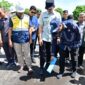Bupati Lampung Selatan Radityo Egi Pratama didampingi Kabid Bina Marga Dinas PU -PR Lamsel Hasanuddin meninjau program pembangunan jalan di Desa Pasuruhan, Kecamatan Penengahan.