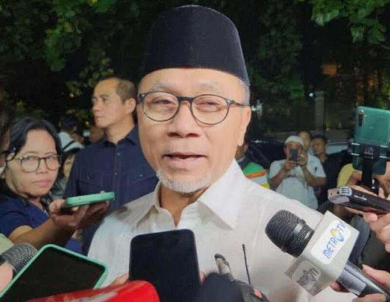 Poto: Zulkifli Hasan di hadapan sejumlah awak media.( ist).