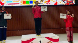 Poto: Kiara Citra Kalista saat menerima Medali 