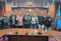 Poto: Ketua Tim Penyempurnaan AD/ART PWI Pusat, Zulkifli Gani Ottoh bersama tim dari berbagai daerah