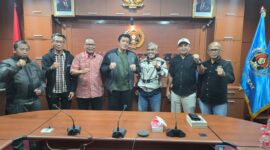 Poto: Ketua Tim Penyempurnaan AD/ART PWI Pusat, Zulkifli Gani Ottoh bersama tim dari berbagai daerah