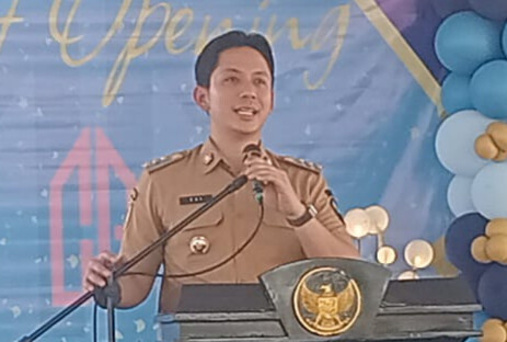 Bupati Lamsel Radityo Egi Pratama saat meresmikan Cam Almira Hotel Kalianda