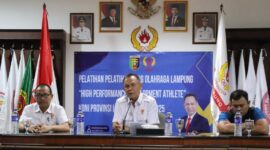 Ketua Umum KONI Lampung Taufik Hidayat saat memimpin rapat Pelatihan Pelatih Cabang Olahraga Lampung,  High Performance Development Athlete Tahun 2025,