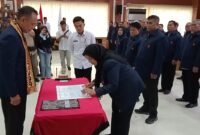 Ketua Koni Lampung Saat melantik Ketua KONI Kota Bandar Lampung (*).