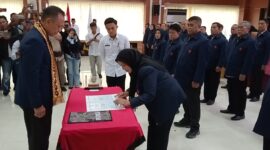 Ketua Koni Lampung Saat melantik Ketua KONI Kota Bandar Lampung (*).