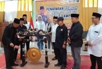 Poto: Ketua KONI Lampung saat membuka Pelatihan wasit, dan juri pencak silat mengikuti di Padepokan Pencak Silat IPSI Lampung.( Dok KONI Lampung).