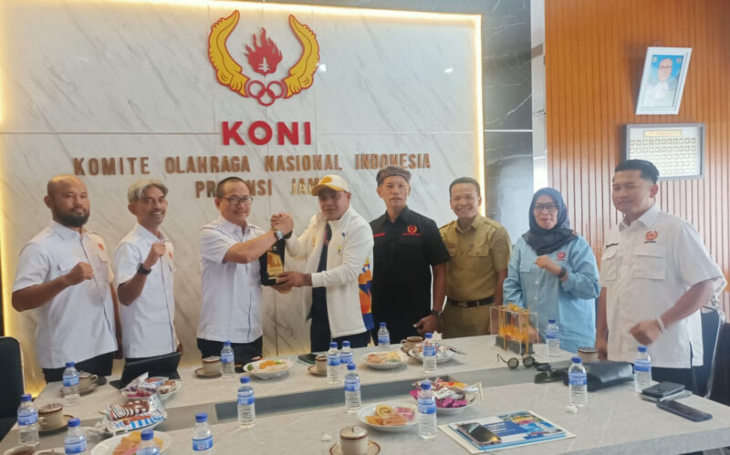 Poto: KONI Jambi Serahkan dukungan resmi Lampung Bantrn Tuan Rumah PON 2032 ( dok Humas KONI Lampung)