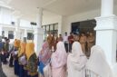 Wakil Bupati Lamsel M.Syaiful Anwar tengah memberikan sambutan dalam rangka pelepasan kafilah yang akan mengikuti MTQ tingkat Provinsi Lampung. (Foto.Juwantoro)