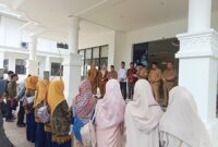 Wakil Bupati Lamsel M.Syaiful Anwar tengah memberikan sambutan dalam rangka pelepasan kafilah yang akan mengikuti MTQ tingkat Provinsi Lampung. (Foto.Juwantoro)
