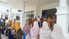 Wakil Bupati Lamsel M.Syaiful Anwar tengah memberikan sambutan dalam rangka pelepasan kafilah yang akan mengikuti MTQ tingkat Provinsi Lampung. (Foto.Juwantoro)
