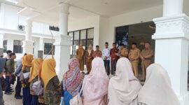 Wakil Bupati Lamsel M.Syaiful Anwar tengah memberikan sambutan dalam rangka pelepasan kafilah yang akan mengikuti MTQ tingkat Provinsi Lampung. (Foto.Juwantoro)