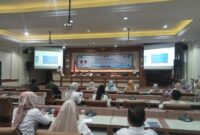 Asisten Bidang Adum Setdakab Lamsel Edy Firnandi buka rapat hadapi natal dan tahun baru. (Foto.Juwantoro)