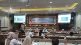 Asisten Bidang Adum Setdakab Lamsel Edy Firnandi buka rapat hadapi natal dan tahun baru. (Foto.Juwantoro)