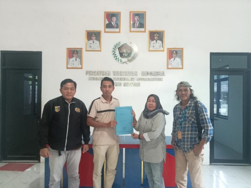 Amir Saripudin daftar calon Ketua PWI Lampung Selatan, Jumat, 19 Desember 2025. (Foto.Juwantoro)