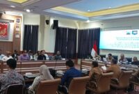 Sekda Kabupaten Lampung Selatan Supriyanto tengah memberikan sambutan dalam kegiatan FGD Pembuatan Konsep City Brnading Lamsel. (Foto.Juwantoro)