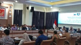 Sekda Kabupaten Lampung Selatan Supriyanto tengah memberikan sambutan dalam kegiatan FGD Pembuatan Konsep City Brnading Lamsel. (Foto.Juwantoro)