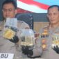 Poto: Kapolda Lampung Irjen Pol Helfi Assegaf, S.I.K., M.H.dan Kapolres Lampung Selatan AKBP Toni Kasmiri saat Expose di Mapolres Lamssl ( dok Humas Polres Lamsel)