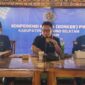 Wakil ketua Bidang Organisasi  PWI Lampung  Eka Setiawan memimpin sidang Konferensi Kerja PWI Lamsel ( poto Lim).