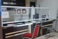 Ruang IGD RSUD Bob Bazar Kalianda sepi petugas jam 06.00 pagi. Akibatnya, pasien yang akan berobat kecewa.