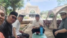 Bupati Lamsel di dampingi Kadisduk Capil Edy Firnandi dan Sekretaris Disdik  Cahyadi.( Lim).