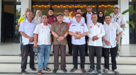 Poto bersama usai pertemuan dengan  pengurus Ikatan Anggar Seluruh Indonesia (IKASI) Lampung.( dok KONI Lampung).