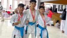 Tiga atlet asal perguruan
Inkado Star Prestige Lampung Selatan yang berhasil raih Emas kata beregu pemula di Kejurprov Karate Gubernur Cup V 2026 
(Poto Lim)