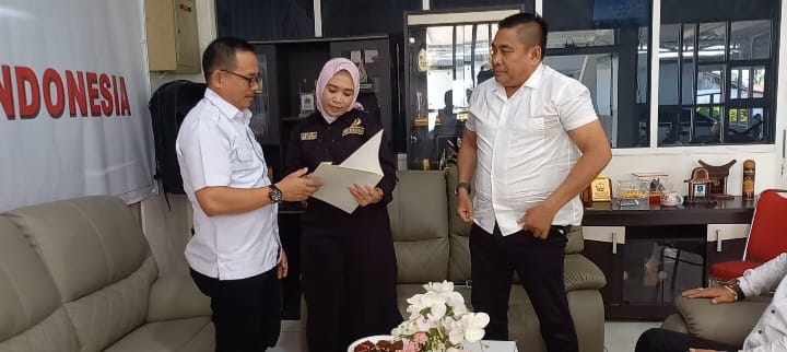 Poto: Wakil Ketua Umum II KONI Lampung, Riagus Ria, saat mengunjungi KONI Bengkulu ( dok koni lampung).
